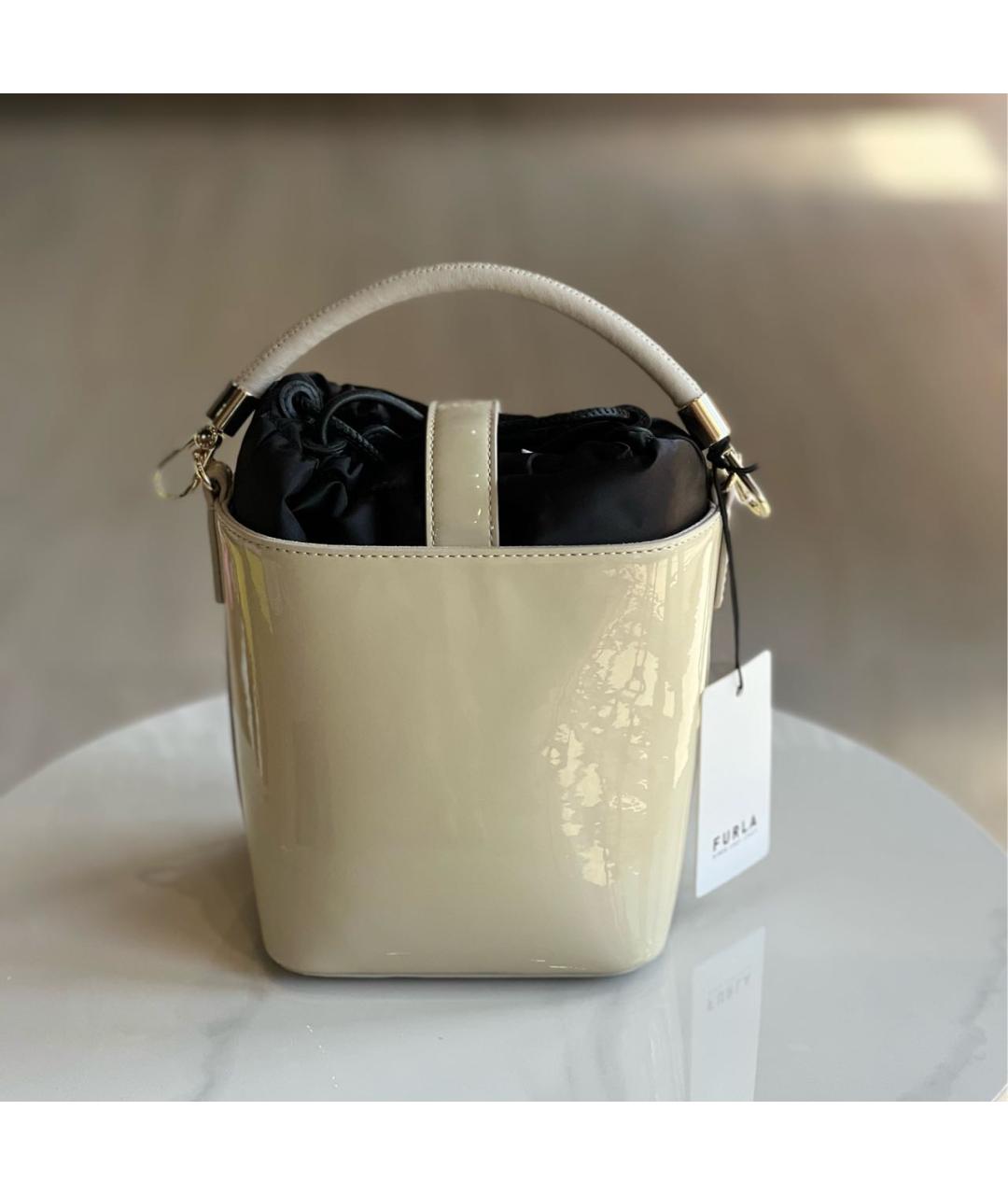 FURLA Бежевая сумка с короткими ручками из лакированной кожи, фото 3