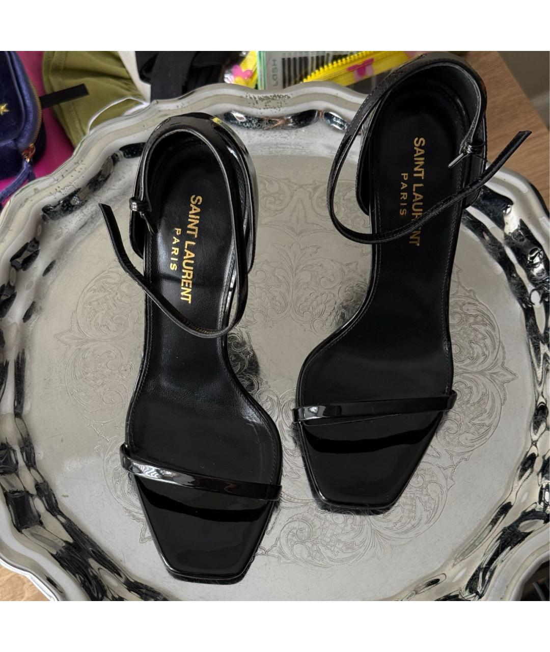 SAINT LAURENT Черные босоножки из лакированной кожи, фото 2
