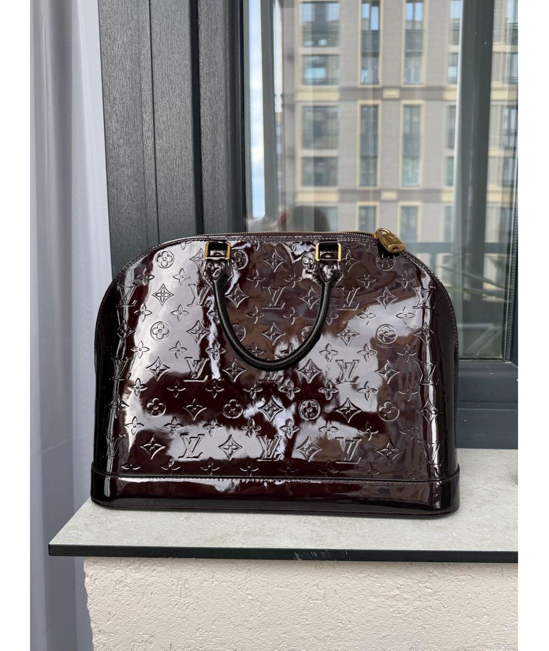 LOUIS VUITTON Бордовая сумка с короткими ручками из лакированной кожи, фото 9