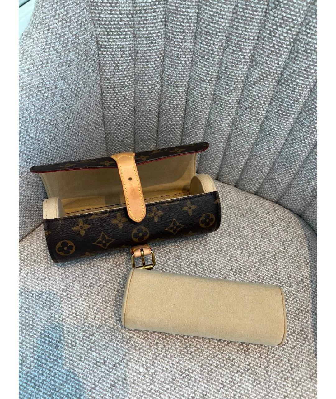 LOUIS VUITTON Коричневый брелок, фото 2