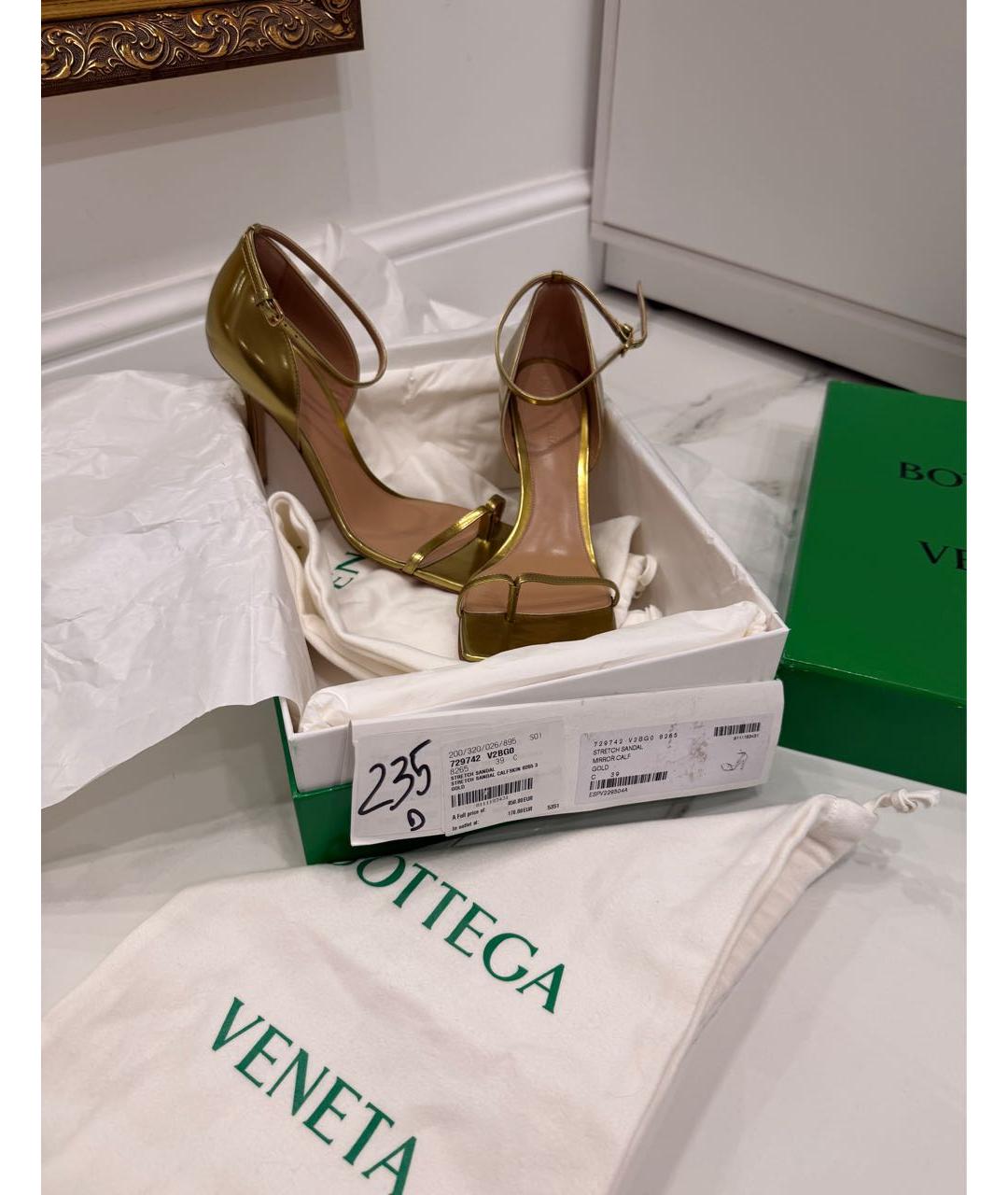 BOTTEGA VENETA Золотые кожаные босоножки, фото 4