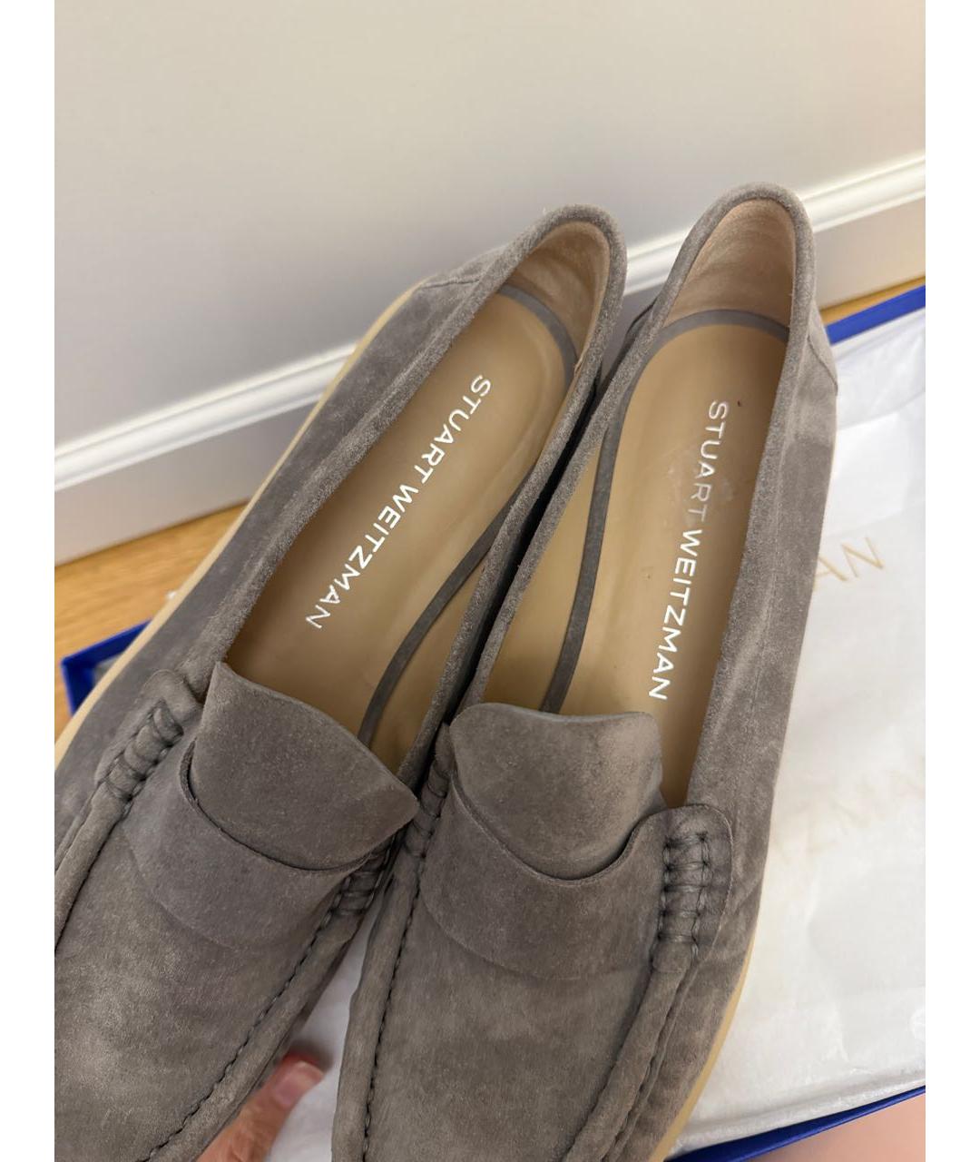STUART WEITZMAN Антрацитовые замшевые лоферы, фото 4