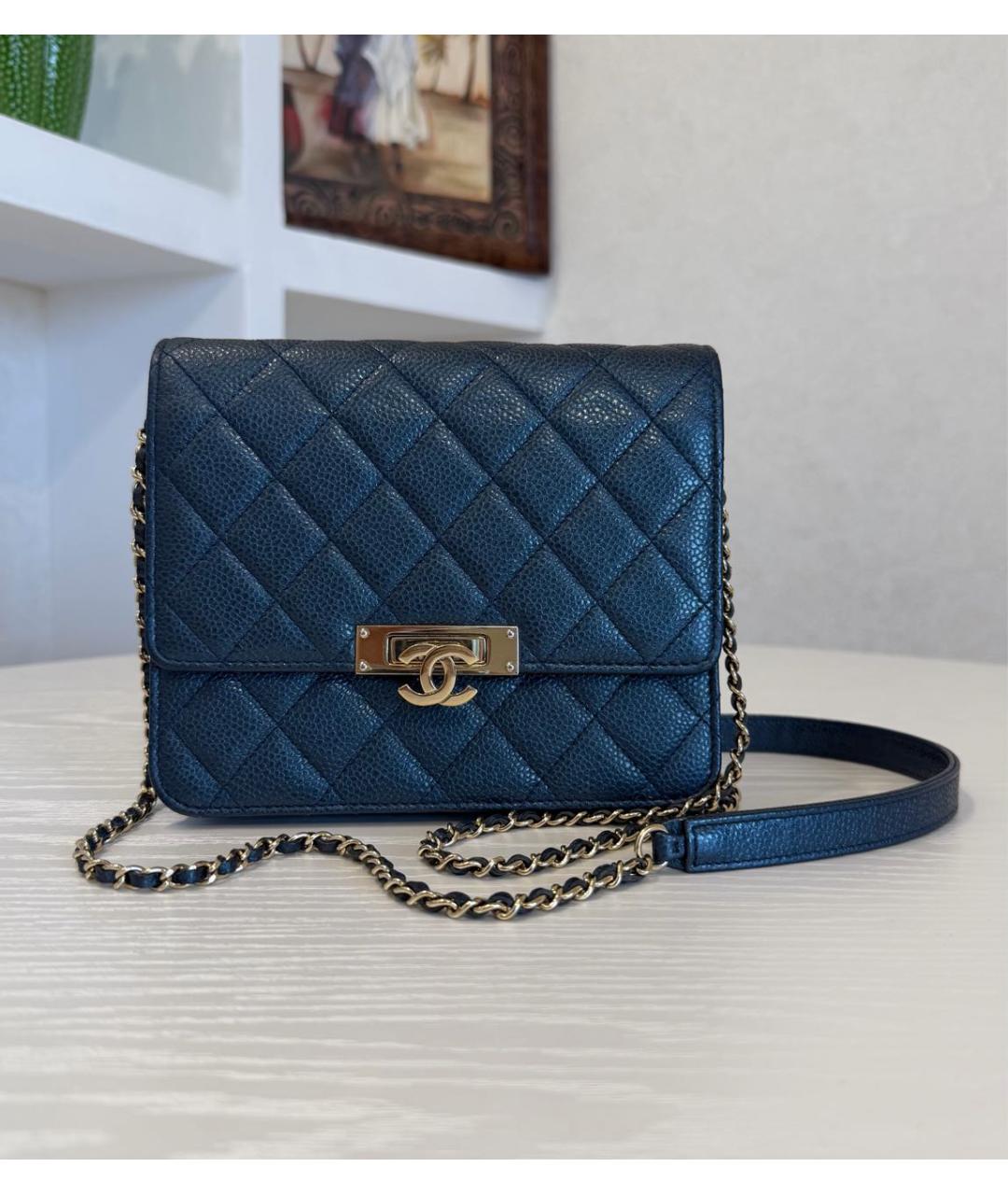 CHANEL Темно-синяя кожаная сумка через плечо, фото 3
