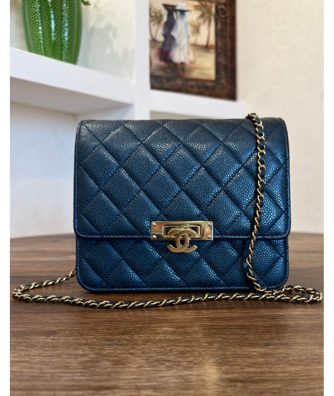 CHANEL Темно-синяя кожаная сумка через плечо, фото 2