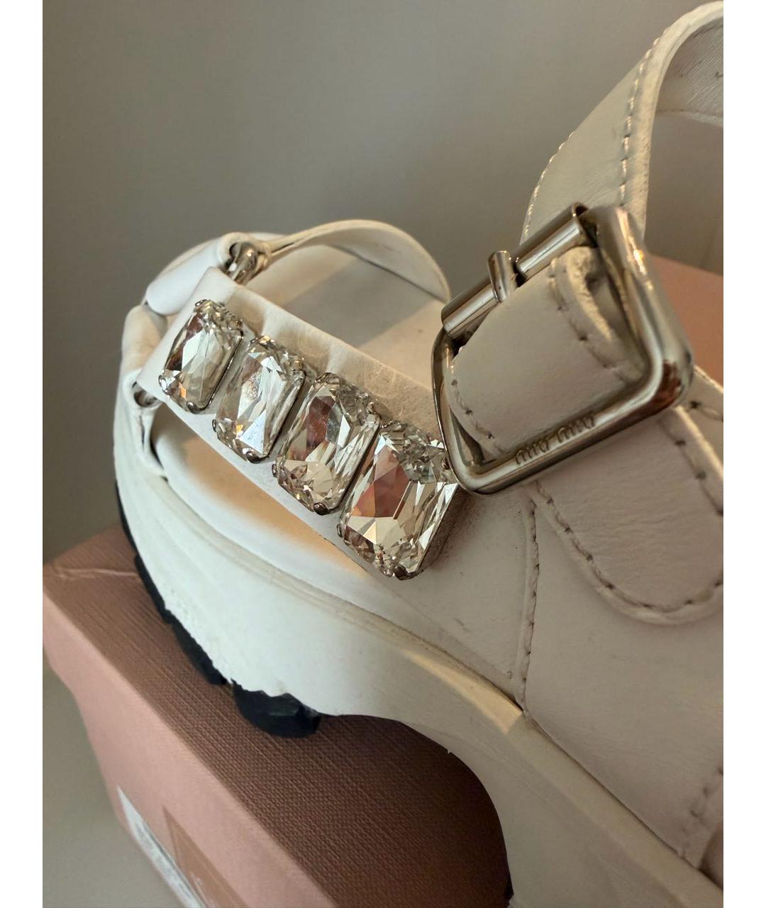 MIU MIU Белые кожаные босоножки, фото 8
