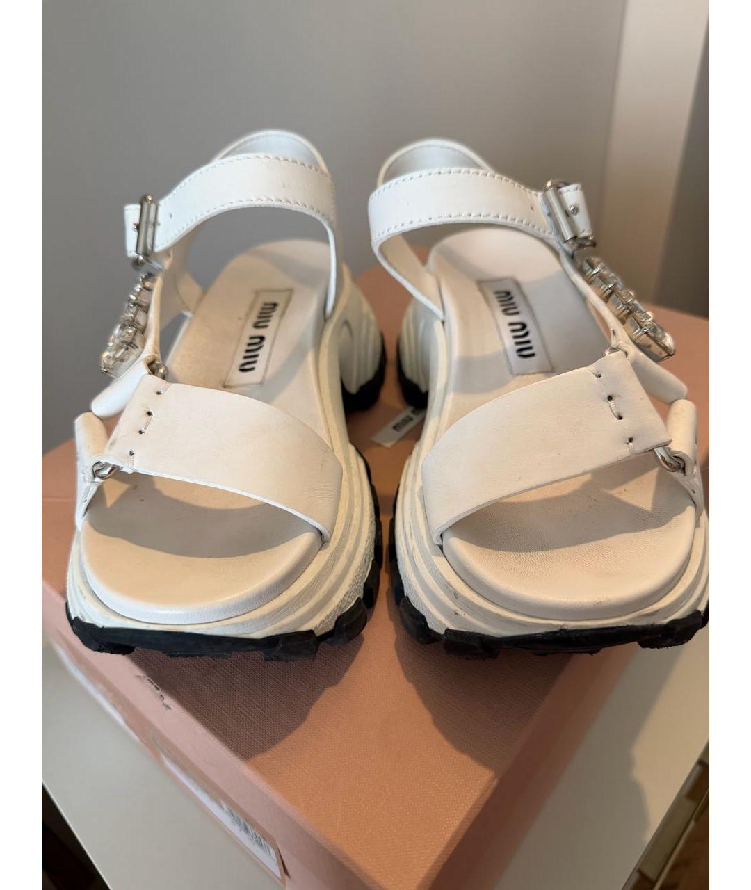 MIU MIU Белые кожаные босоножки, фото 2