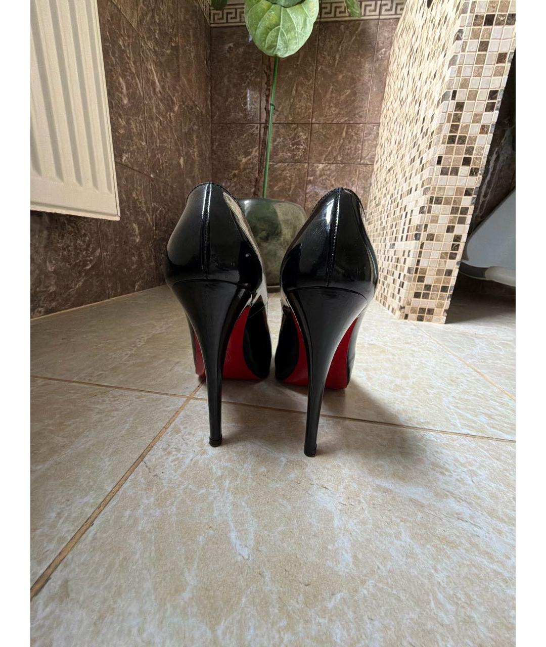 CHRISTIAN LOUBOUTIN Черные туфли из лакированной кожи, фото 4