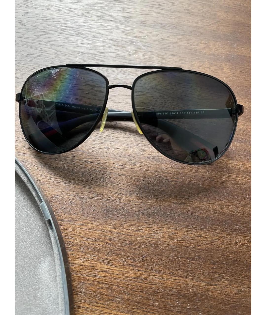 PRADA Черные пластиковые солнцезащитные очки, фото 2