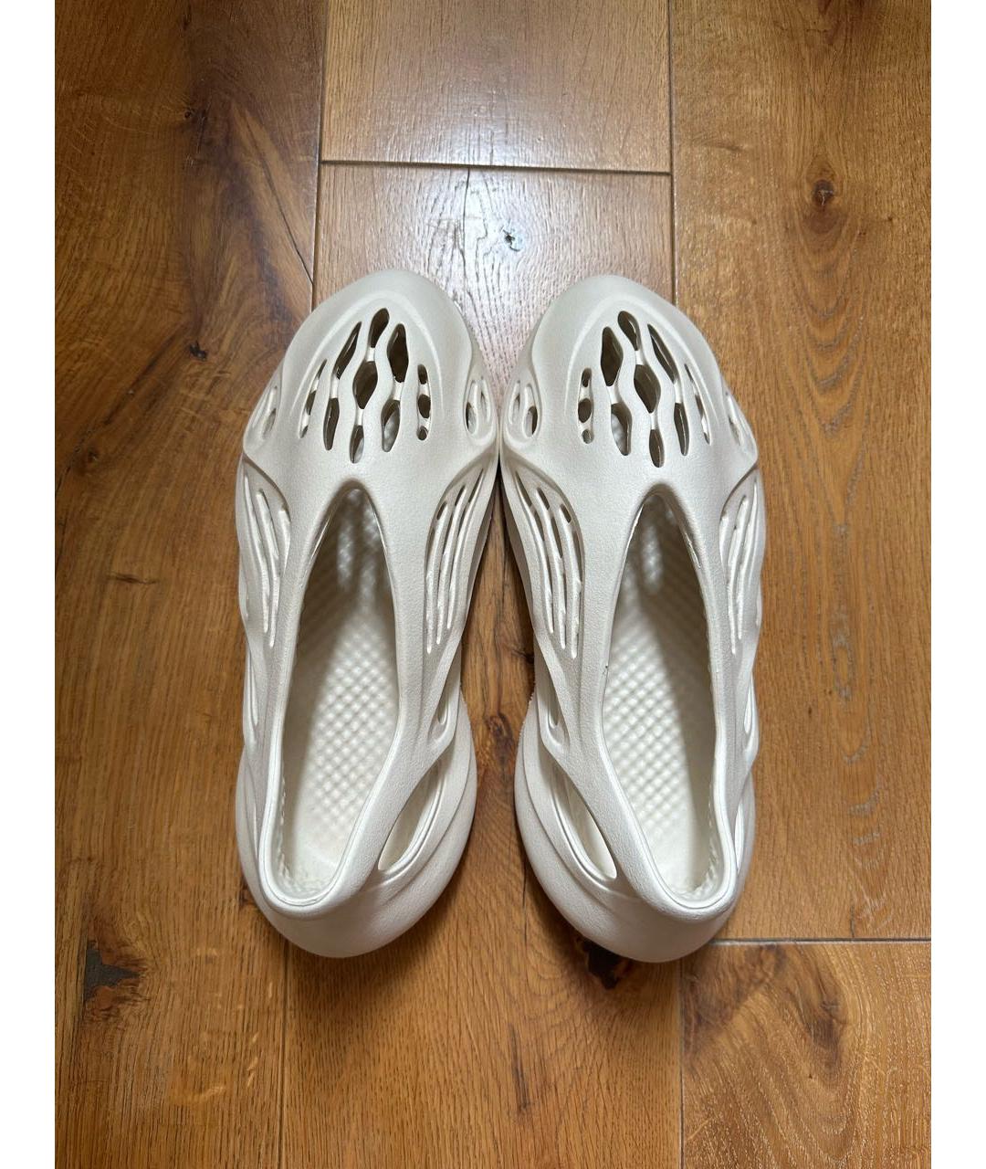 ADIDAS YEEZY Бежевые резиновые низкие кроссовки / кеды, фото 5