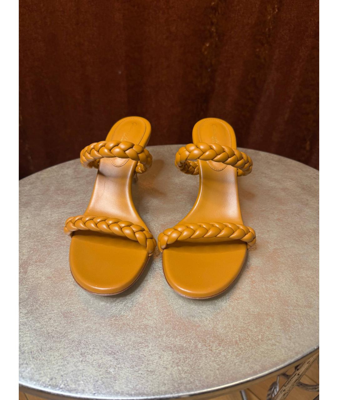 GIANVITO ROSSI Горчичные кожаные мюли, фото 2