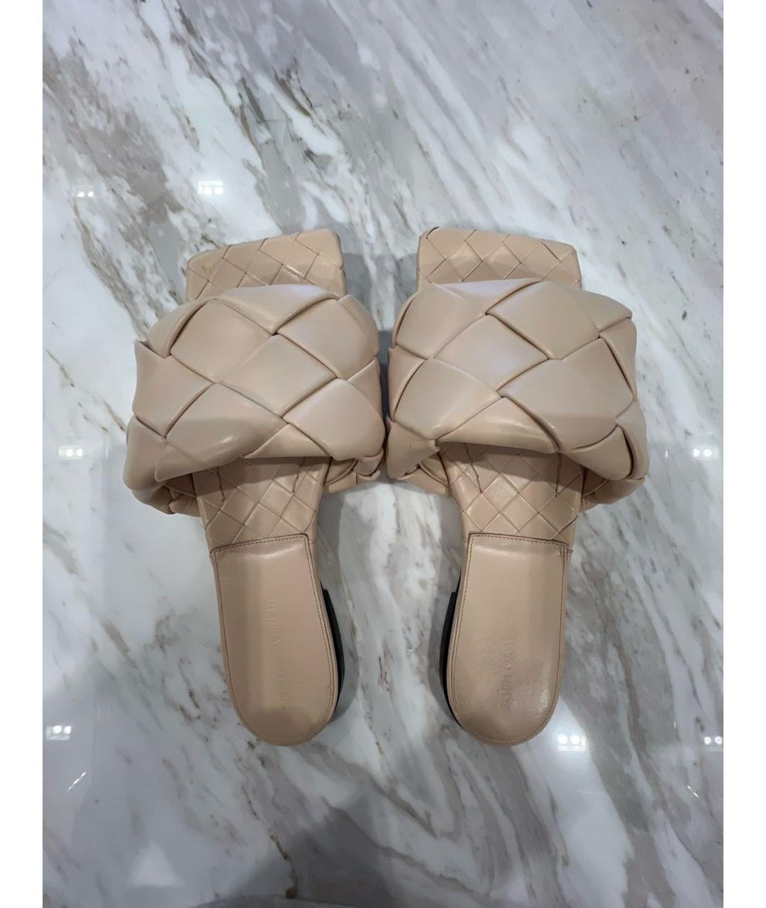 BOTTEGA VENETA Бежевые кожаные шлепанцы, фото 5