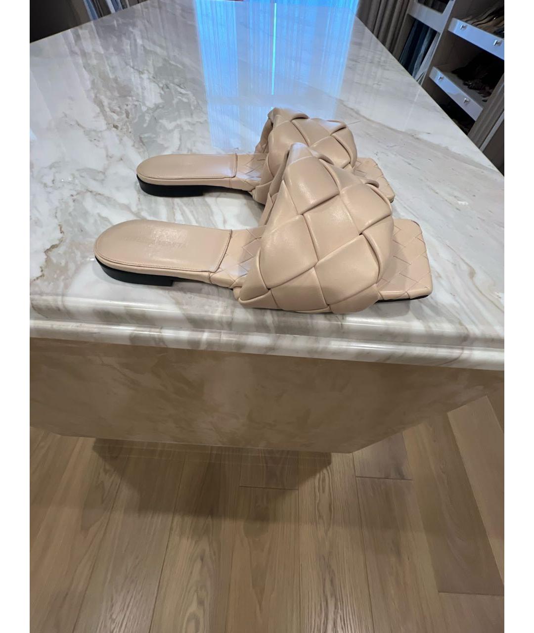 BOTTEGA VENETA Бежевые кожаные шлепанцы, фото 3