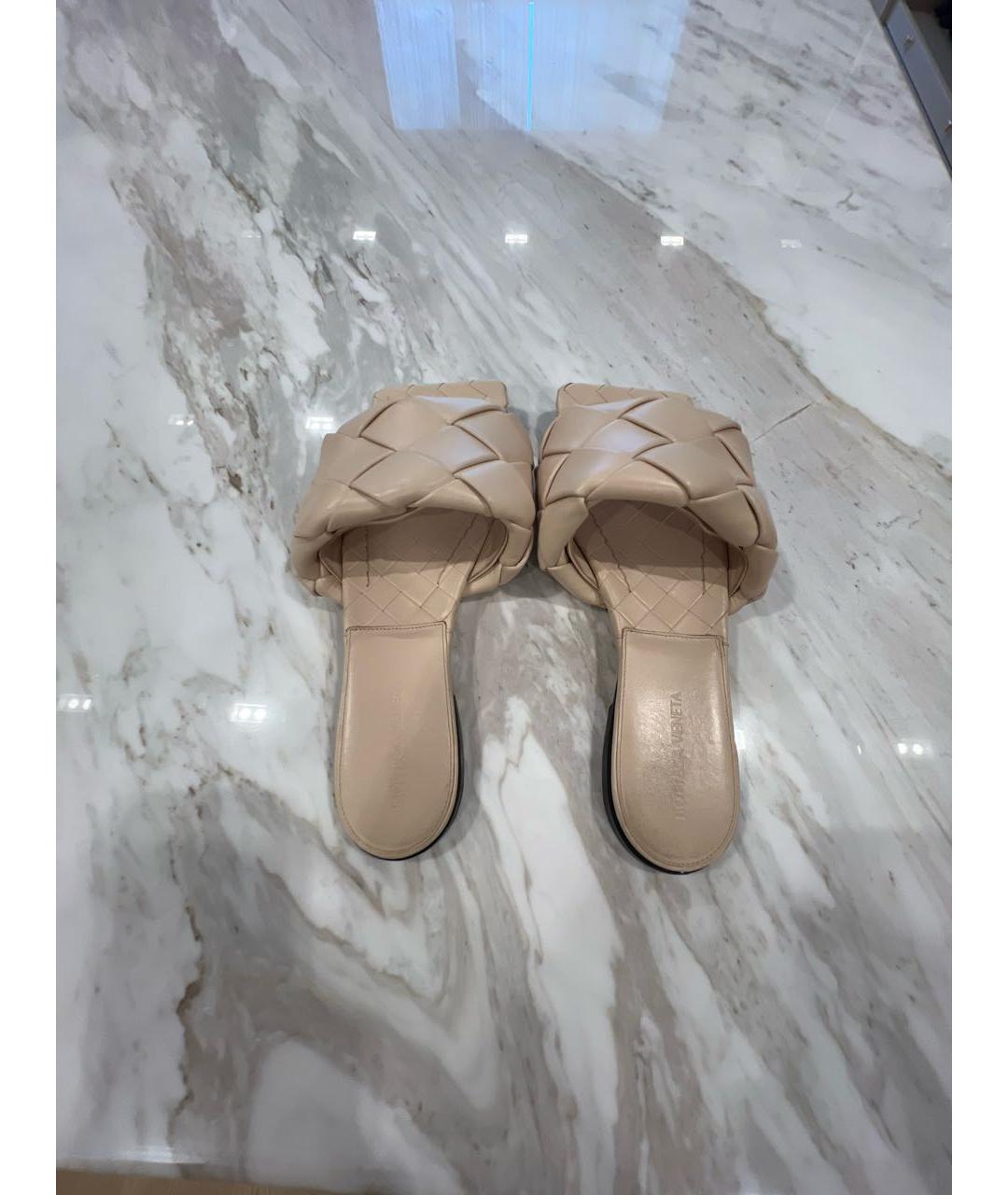 BOTTEGA VENETA Бежевые кожаные шлепанцы, фото 4
