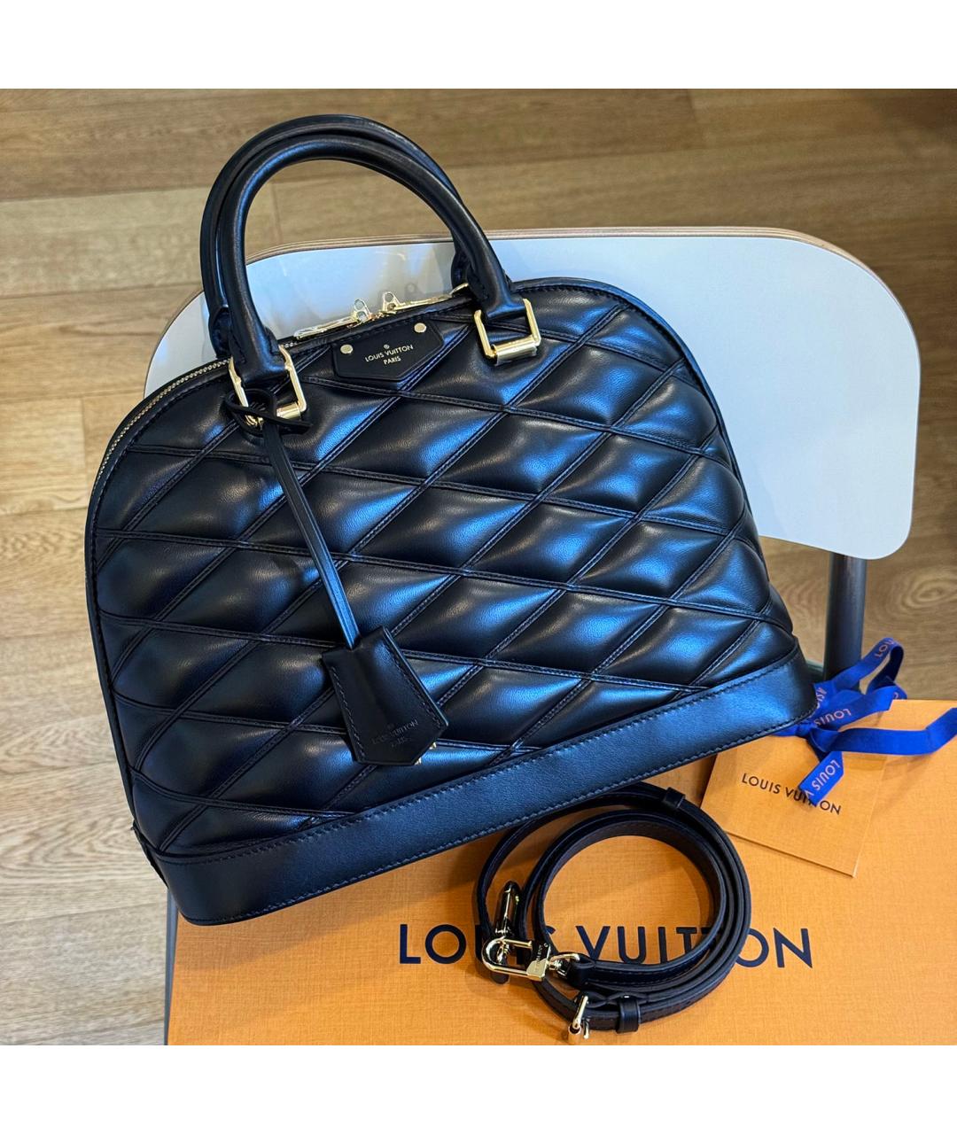 LOUIS VUITTON Черная кожаная сумка с короткими ручками, фото 5
