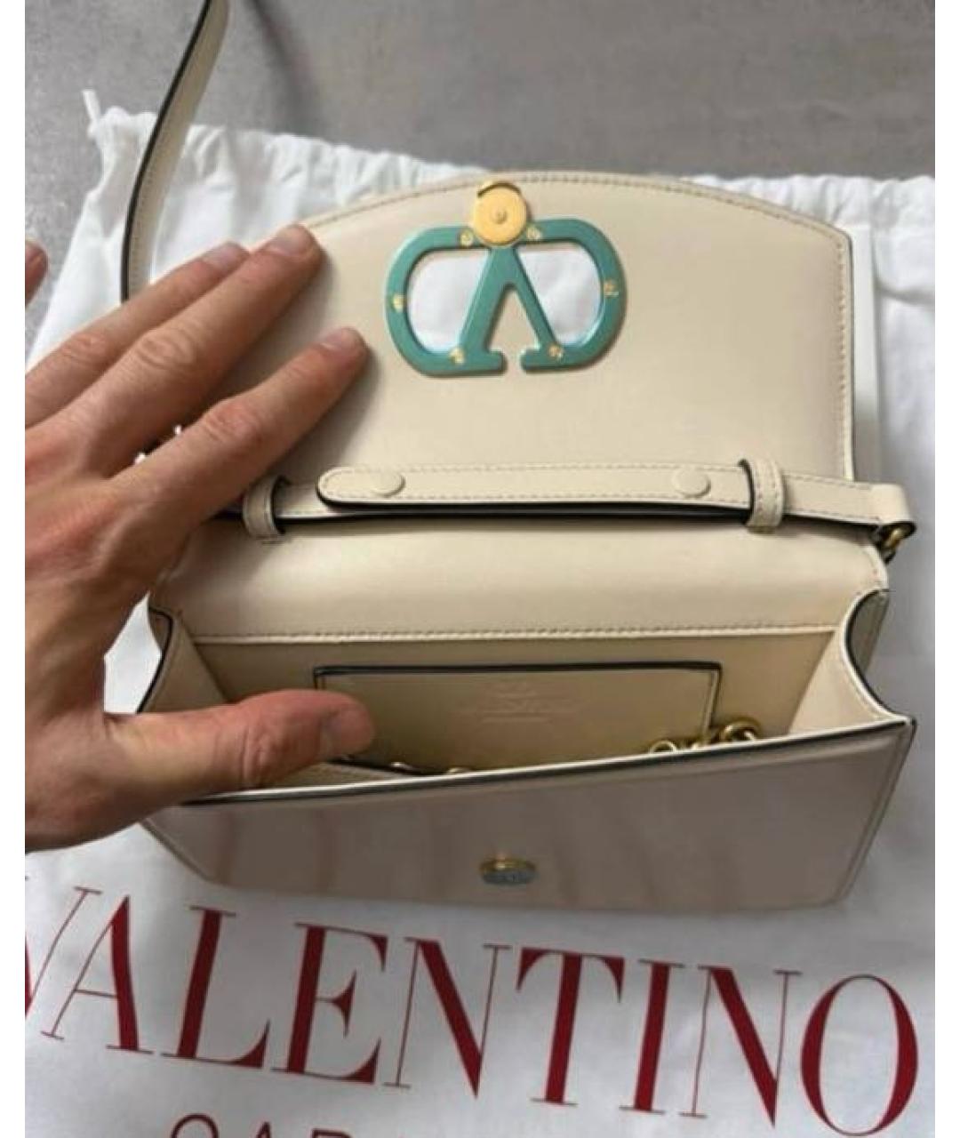 VALENTINO Бежевая кожаная сумка через плечо, фото 5