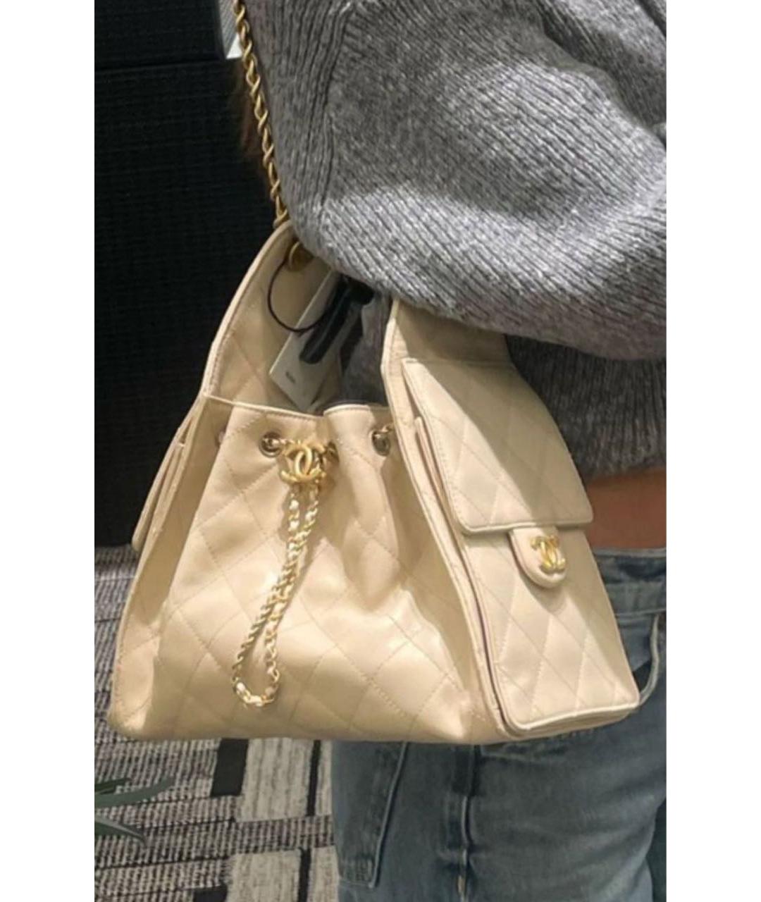 CHANEL Бежевая кожаная сумка через плечо, фото 4