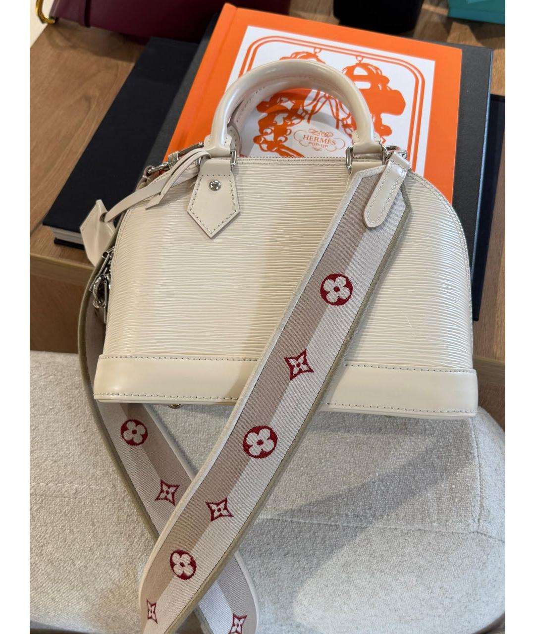 LOUIS VUITTON Белая кожаная сумка через плечо, фото 2