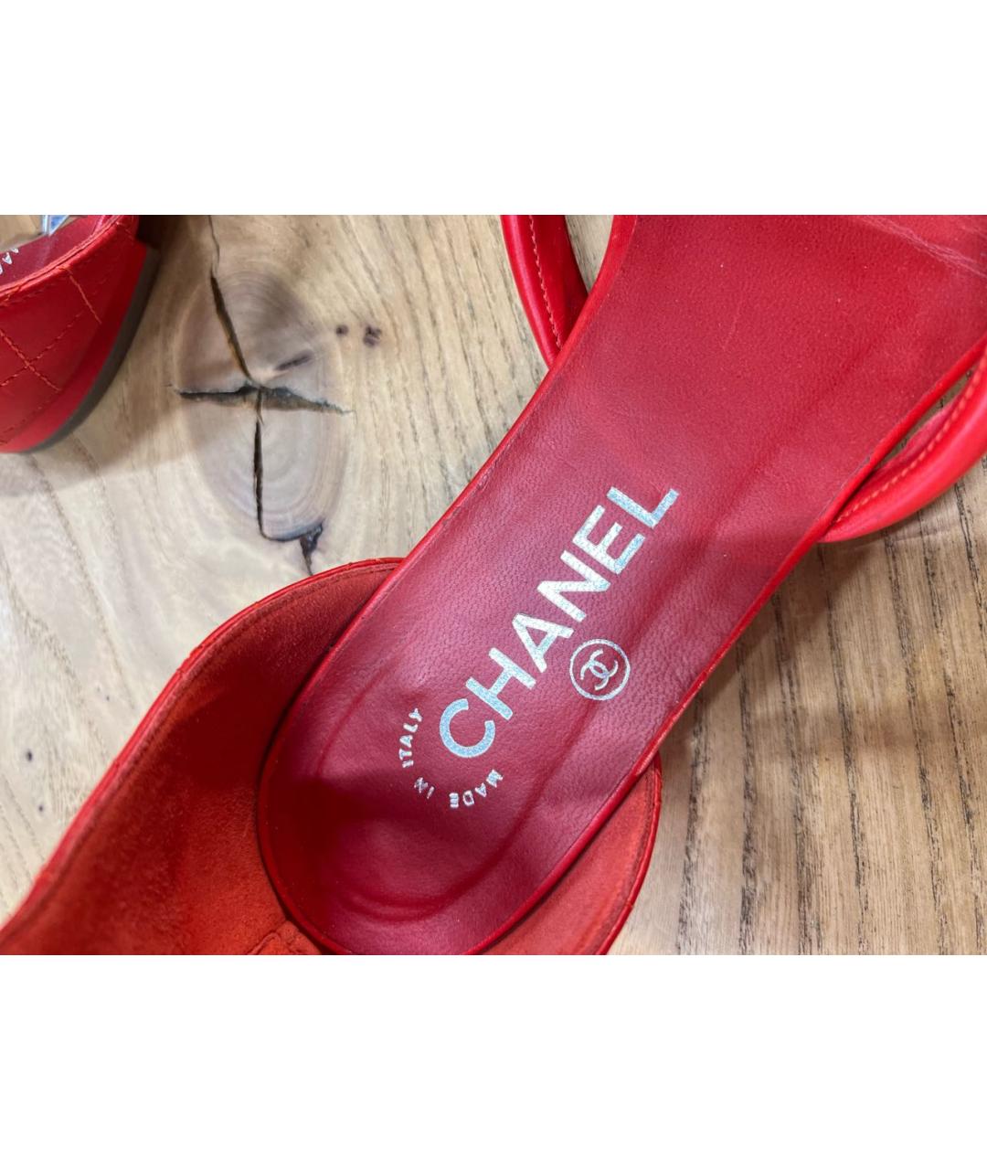 CHANEL Красные кожаные босоножки, фото 3