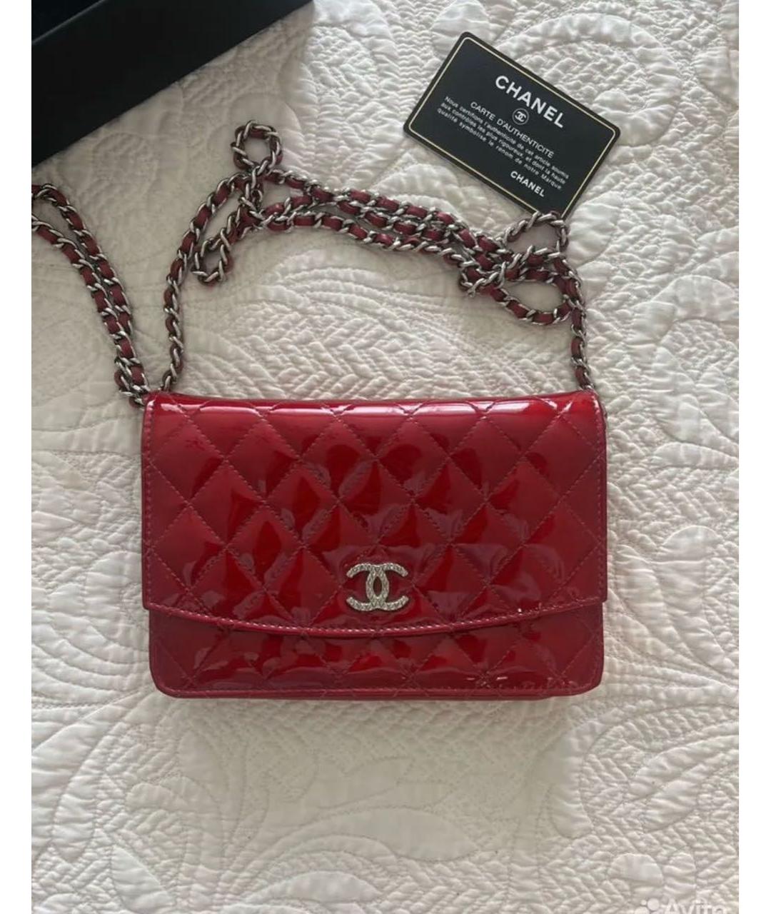 CHANEL Красная сумка через плечо из лакированной кожи, фото 2