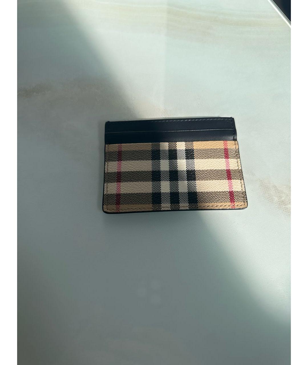 BURBERRY Бежевый кожаный кардхолдер, фото 2