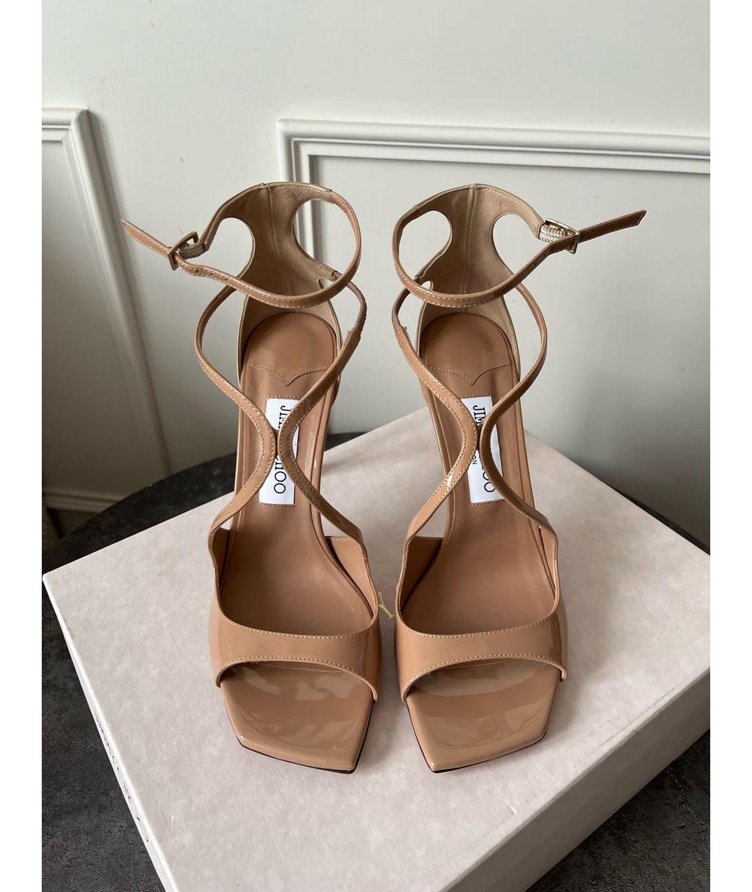 JIMMY CHOO Бежевые босоножки из лакированной кожи, фото 3