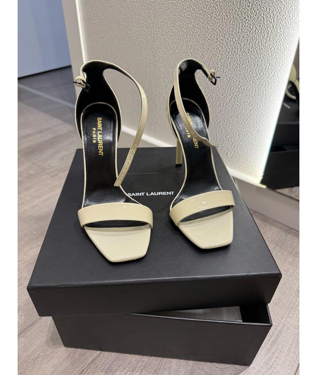 SAINT LAURENT Бежевые босоножки из лакированной кожи, фото 6