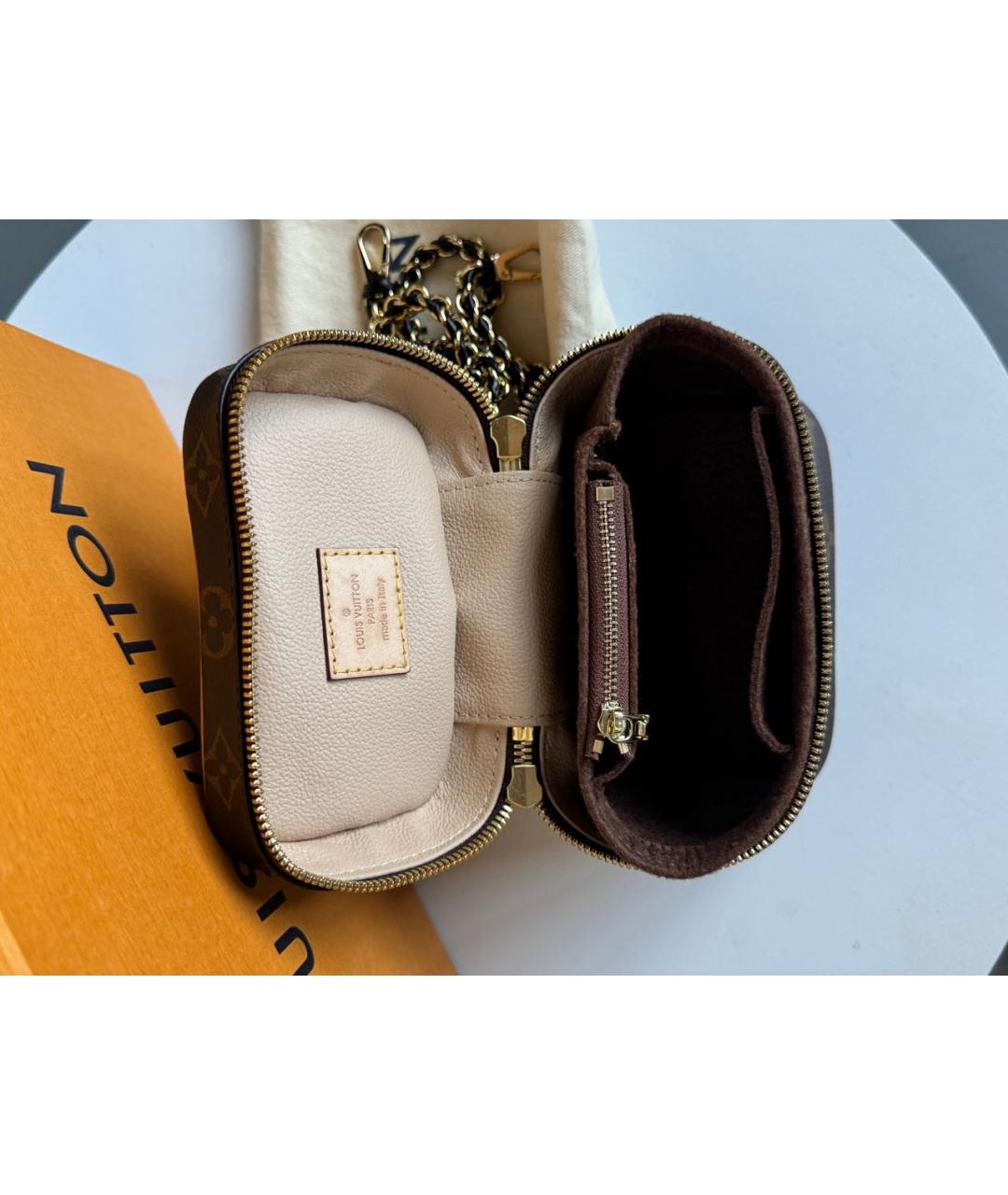 LOUIS VUITTON Коричневая косметичка из канвы, фото 4