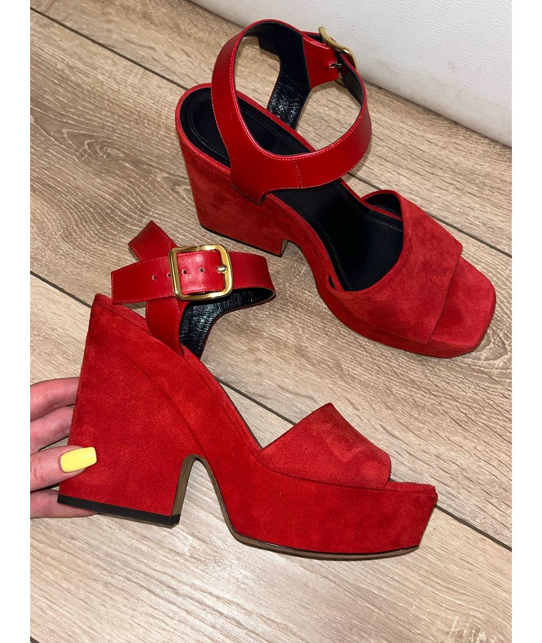 CELINE Красные бархатные босоножки, фото 2