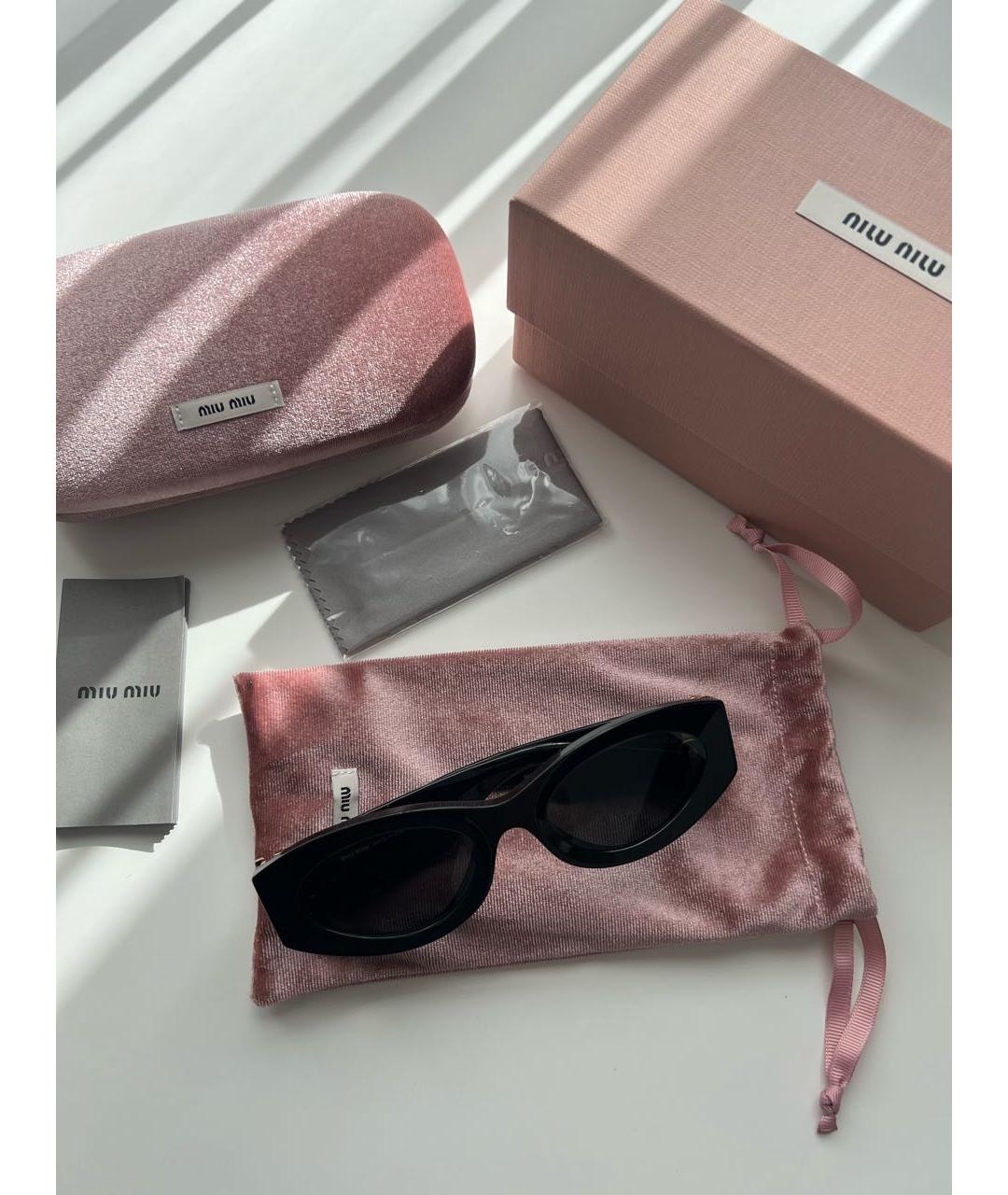 MIU MIU Черные пластиковые солнцезащитные очки, фото 2