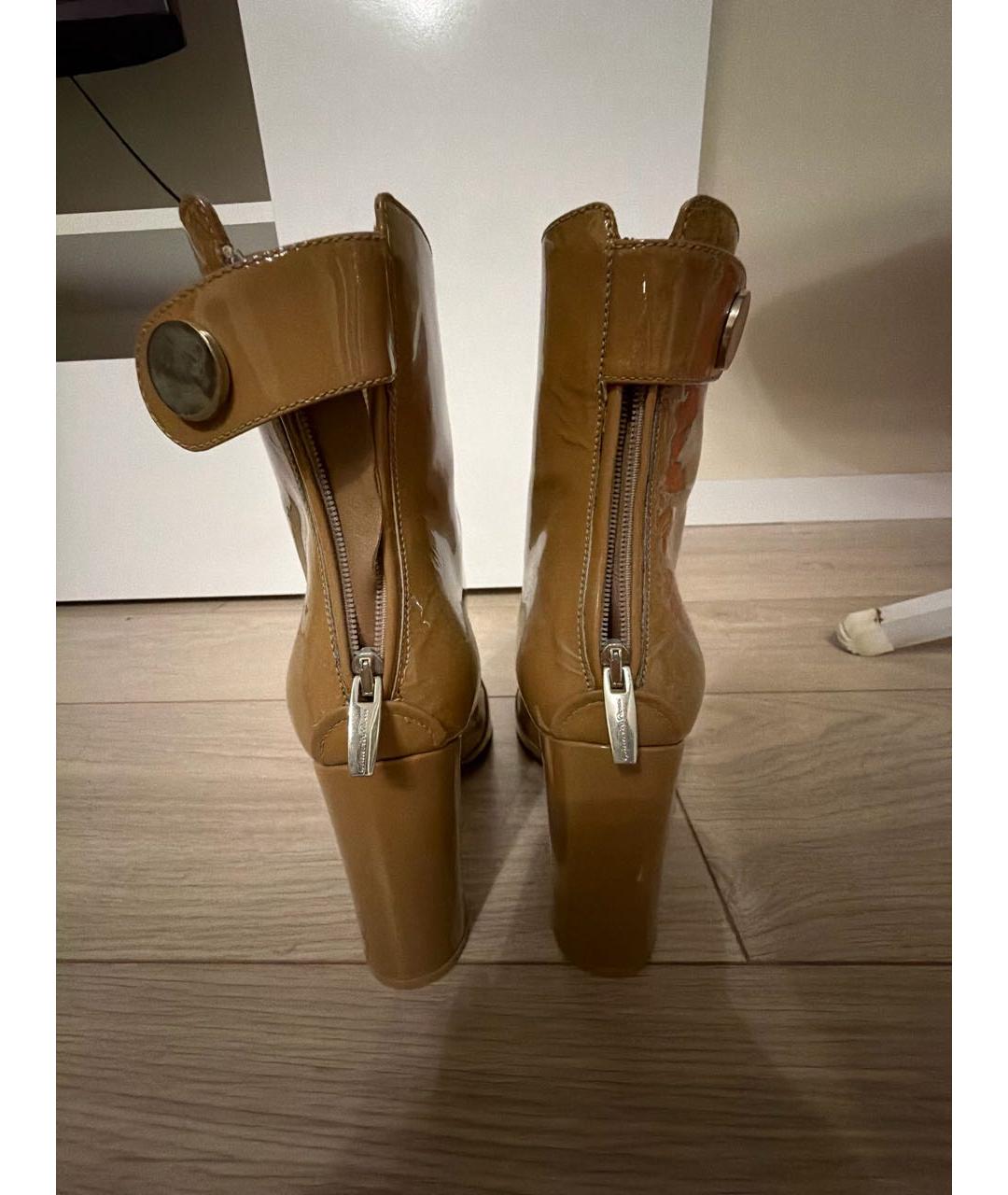GIANVITO ROSSI Бежевые полусапоги из лакированной кожи, фото 4