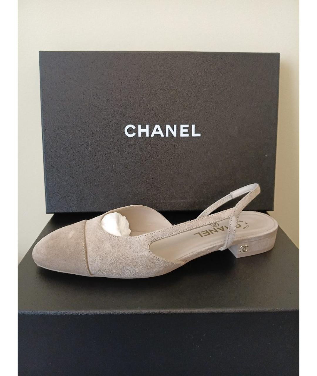 CHANEL Бежевые замшевые лодочки на низком каблуке, фото 5