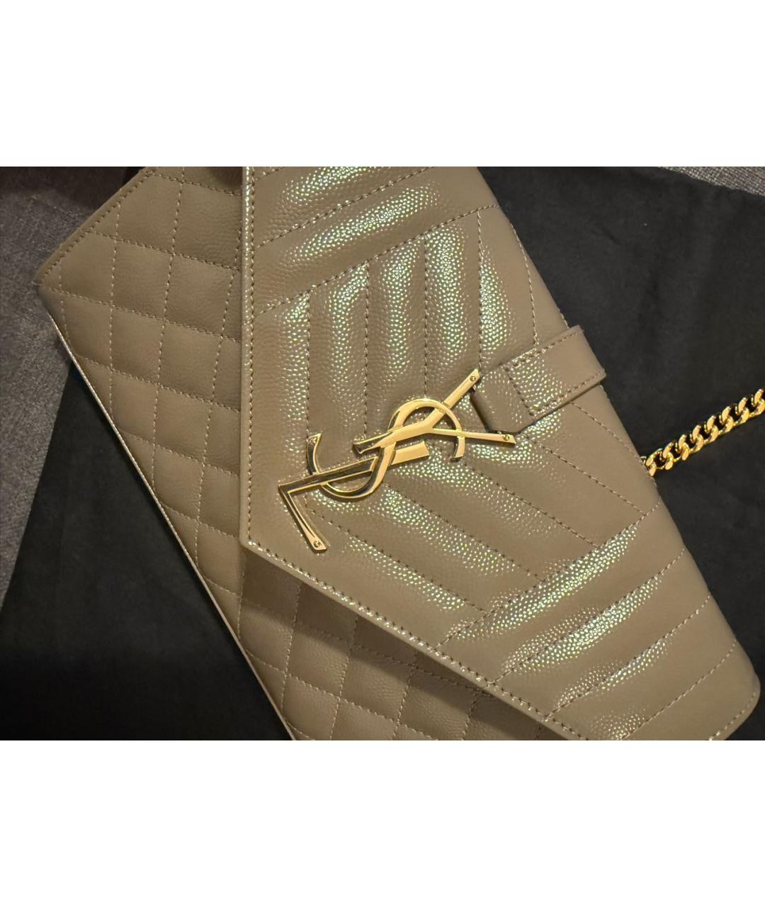 SAINT LAURENT Бежевая сумка через плечо из лакированной кожи, фото 6