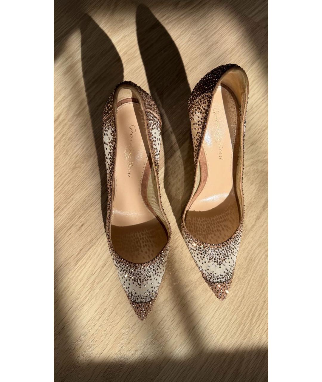 GIANVITO ROSSI Бежевые текстильные туфли, фото 2