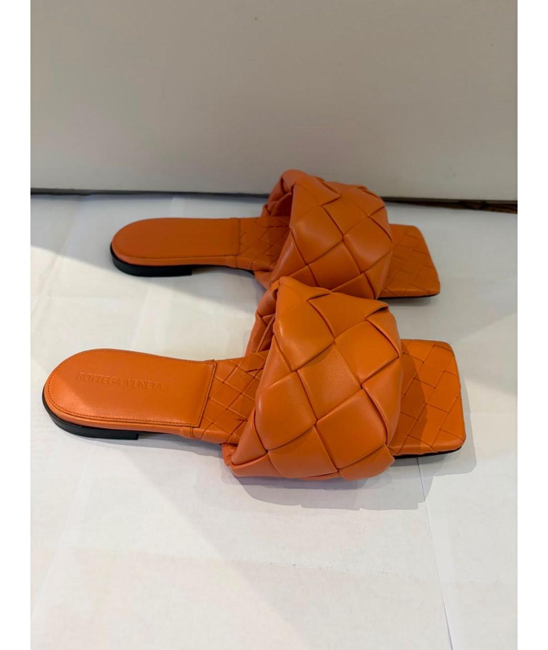 BOTTEGA VENETA Оранжевые кожаные сандалии, фото 5