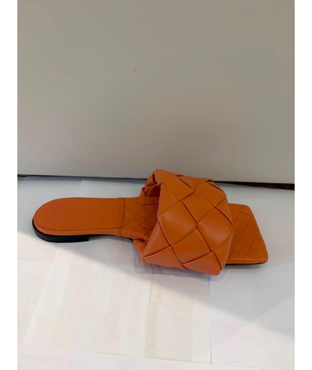 BOTTEGA VENETA Оранжевые кожаные сандалии, фото 9
