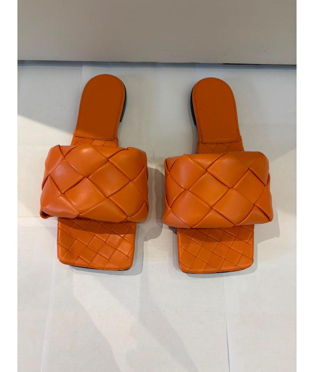 BOTTEGA VENETA Оранжевые кожаные сандалии, фото 2