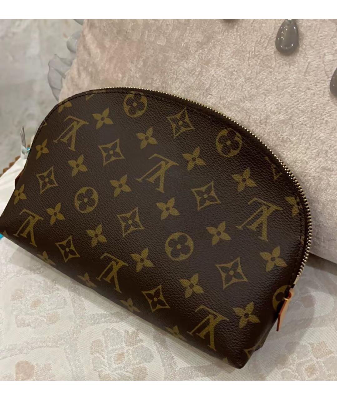 LOUIS VUITTON Коричневая косметичка из канвы, фото 4