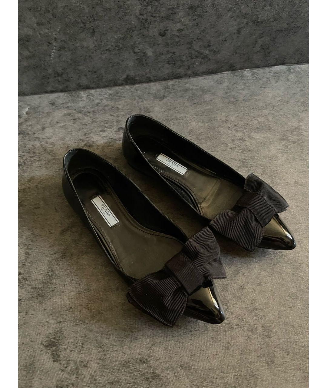 PRADA Черные балетки из лакированной кожи, фото 2