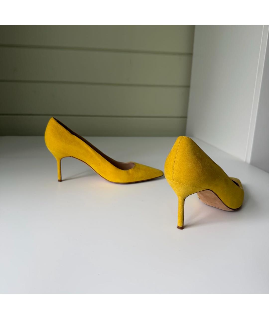 MANOLO BLAHNIK Желтые замшевые туфли, фото 2