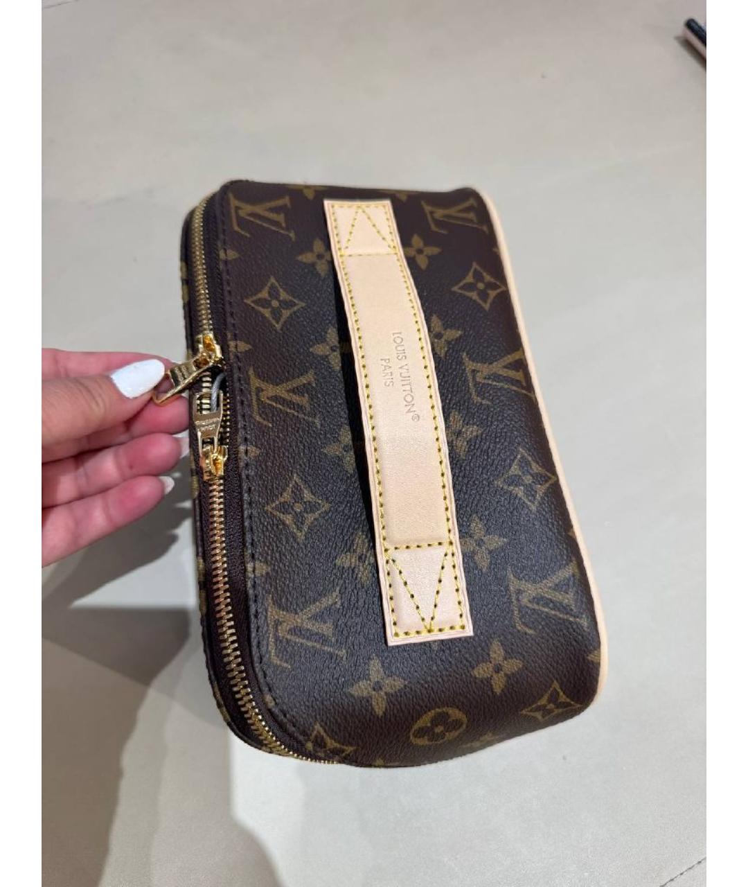 LOUIS VUITTON Коричневая косметичка из канвы, фото 7