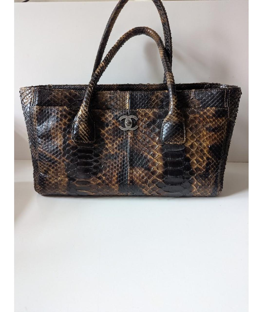 CHANEL Коричневая сумка тоут из экзотической кожи, фото 9