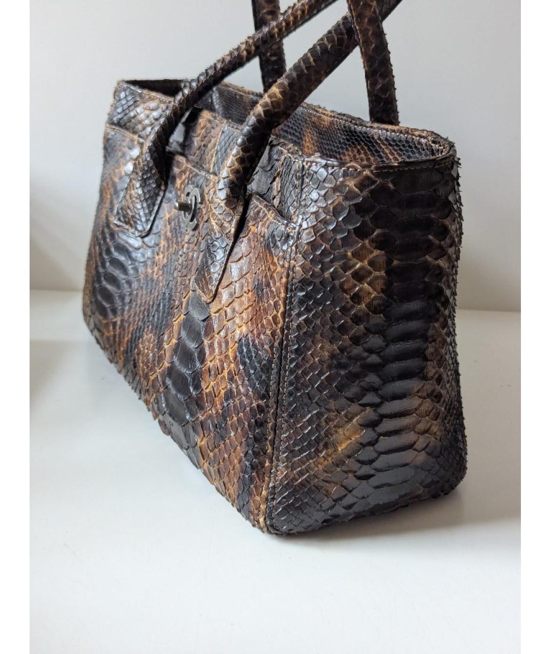 CHANEL Коричневая сумка тоут из экзотической кожи, фото 2