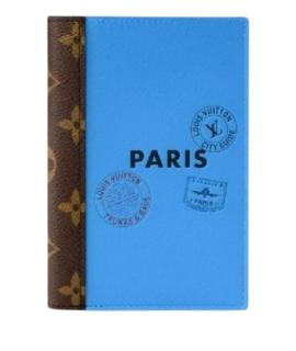 LOUIS VUITTON Обложка/футляр