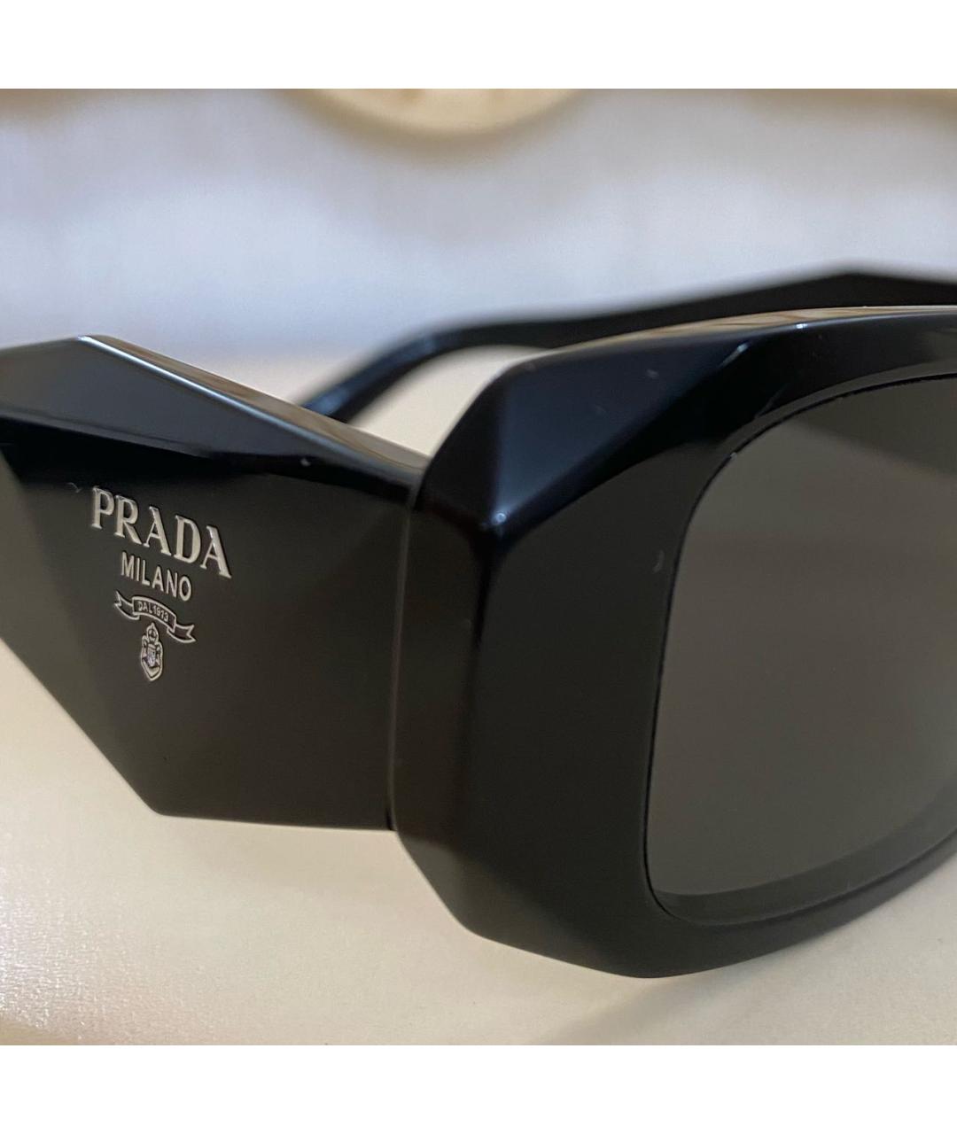 PRADA Черные пластиковые солнцезащитные очки, фото 3