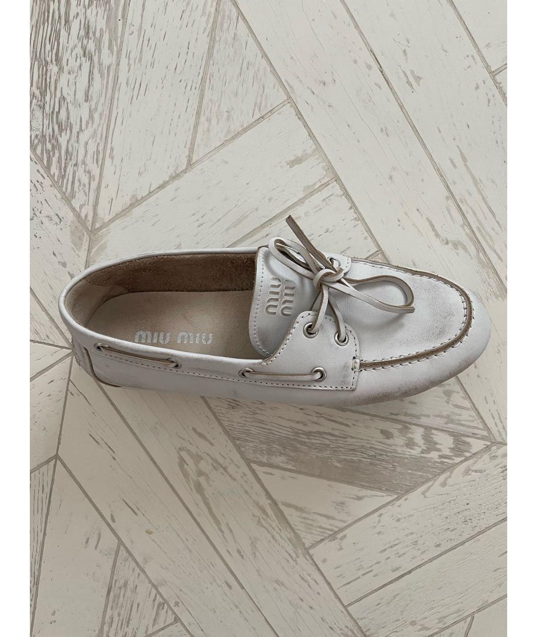 MIU MIU Белые кожаные мокасины, фото 2