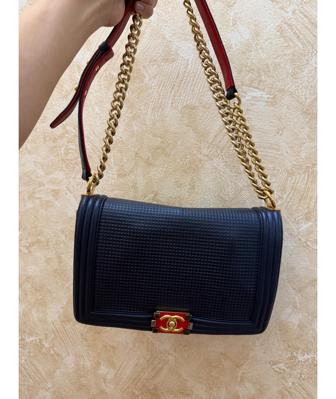 CHANEL Темно-синяя кожаная сумка через плечо, фото 2
