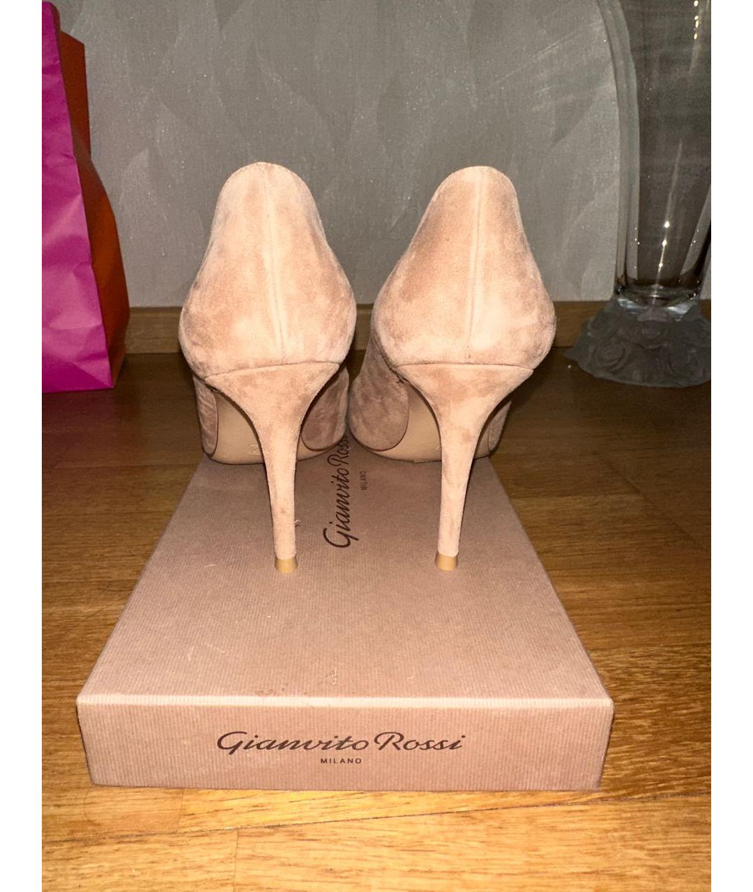 GIANVITO ROSSI Бежевые замшевые туфли, фото 4