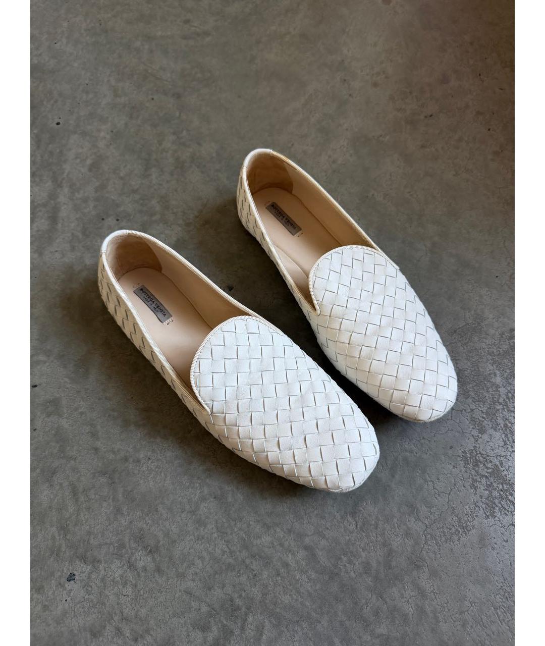 BOTTEGA VENETA Белые кожаные мокасины, фото 2
