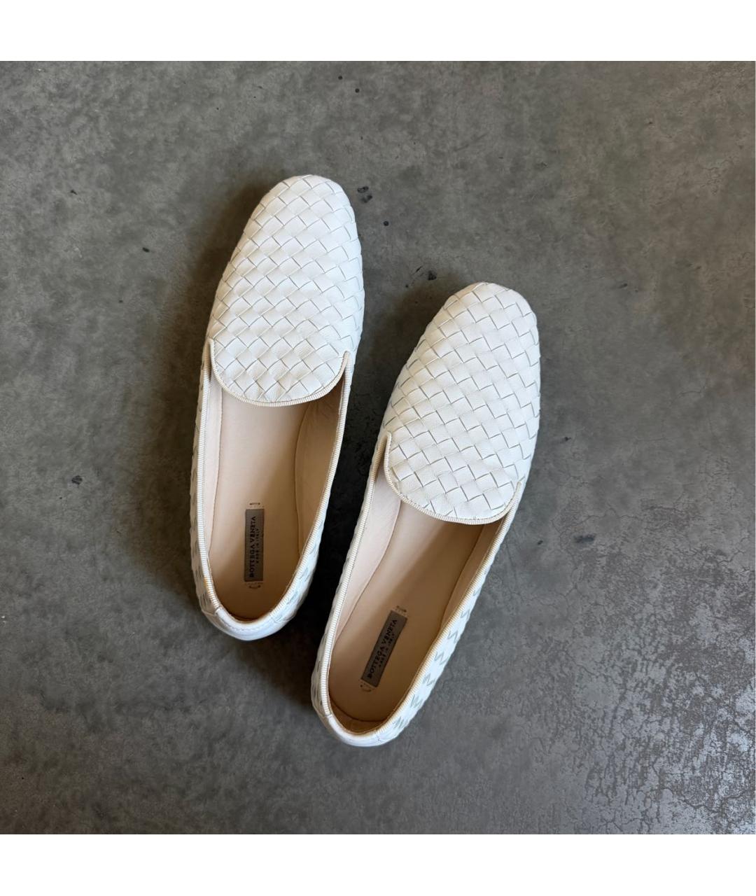 BOTTEGA VENETA Белые кожаные мокасины, фото 3