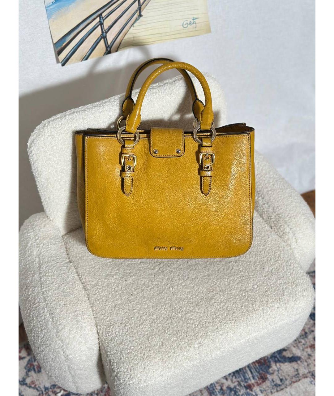 MIU MIU Горчичная кожаная сумка через плечо, фото 2